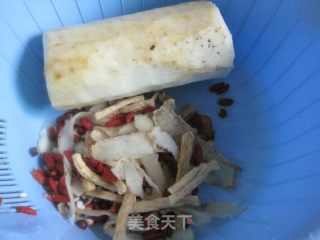 健脾益肾 猪横脷瘦肉煲淮山的做法步骤：4