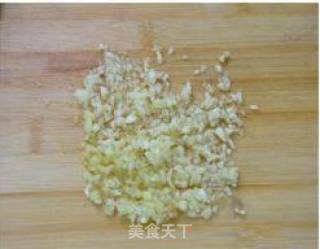 土豆蒸肥肠的做法步骤：2