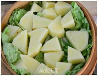 土豆蒸肥肠的做法步骤：7