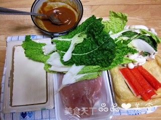 鸡肉豆腐味增锅的做法步骤：1