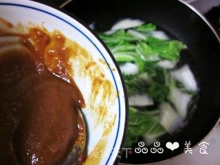 鸡肉豆腐味增锅的做法步骤：4
