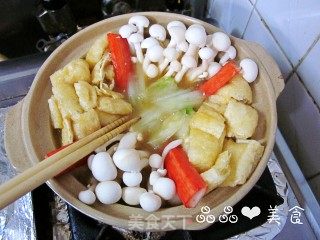 鸡肉豆腐味增锅的做法步骤：8