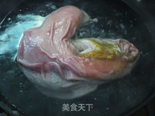 五步轻松清洗猪肚的做法步骤：2
