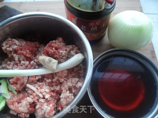 烫面牛肉蒸饺的做法步骤：1