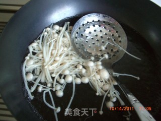青椒拌金针菇的做法步骤：4