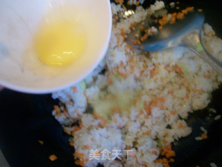 芹菜叶炒米饭的做法步骤：6