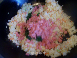 芹菜叶炒米饭的做法步骤：7
