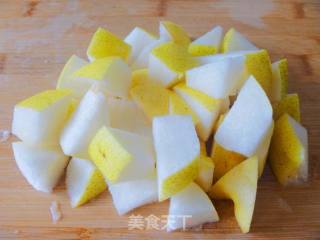 【养生汤煲】 银耳雪梨汤的做法步骤：3