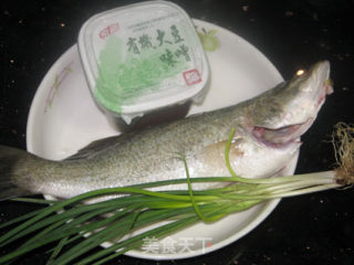 味增烤鱼的做法步骤：1