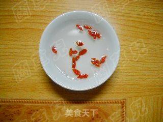 冰糖枸杞银耳羹的做法步骤：3
