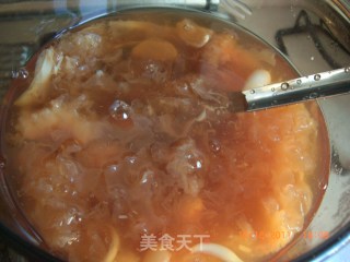 银耳莲子百合汤的做法步骤：4