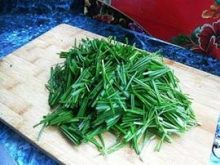 蚝油海米炒韭菜的做法步骤：2
