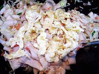 【随意的午餐】虾皮鸡蛋炒面的做法步骤：13