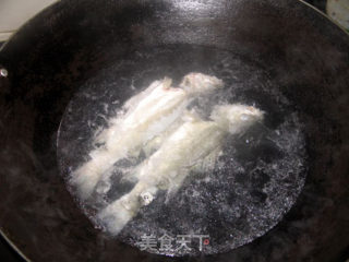 清水浸海鲈鱼的做法步骤：3