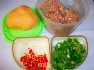 超简单的烙饼@@猪肉萝卜烙饼的做法步骤：1