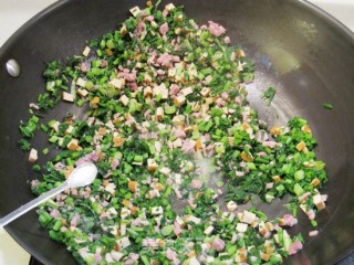 雪里蕻肉末炒豆腐干的做法步骤：6
