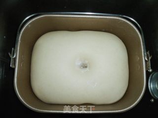 爱肉之人不可错过的双重享受----香肠肉松包的做法步骤：2