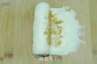 爱肉之人不可错过的双重享受----香肠肉松包的做法步骤：5