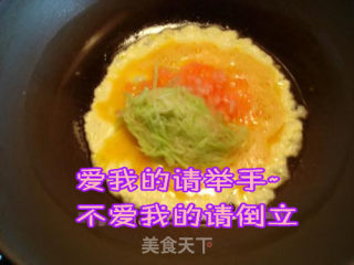 西瓜皮炒鸡蛋的做法步骤：3