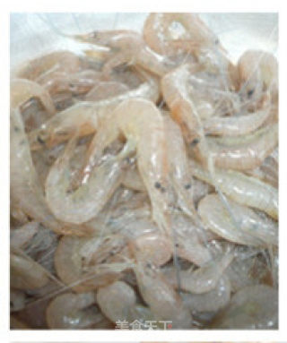 油炸小白虾的做法步骤：1