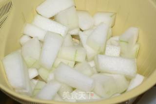 珍珠油豆腐焖冬瓜的做法步骤：1