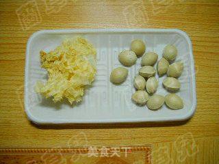 白果枸杞银耳羹的做法步骤：1