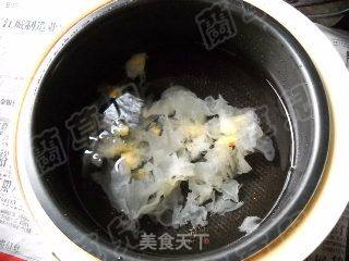 白果枸杞银耳羹的做法步骤：4