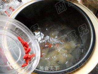 白果枸杞银耳羹的做法步骤：6