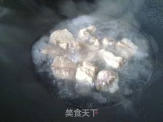 玉米烧排骨的做法步骤：1