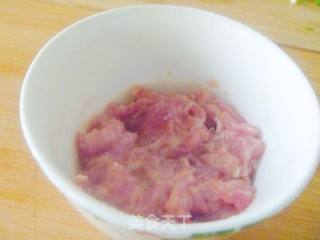 【养生汤煲】简单好汤---螺旋藻豆芽肉片汤的做法步骤：2
