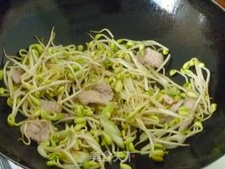 【养生汤煲】简单好汤---螺旋藻豆芽肉片汤的做法步骤：6