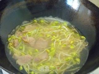 【养生汤煲】简单好汤---螺旋藻豆芽肉片汤的做法步骤：7