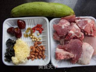 八宝骨头煲的做法步骤：1