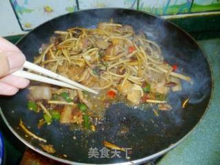无法抗拒的诱惑-----干锅茶树菇的做法步骤：6