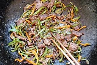 豆豉双椒炒鹅肉的做法步骤：10
