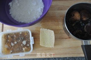 武汉小吃 – 糯米鸡的做法步骤：1