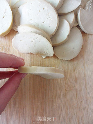 【家常菜】香煎素鸡的做法步骤：3