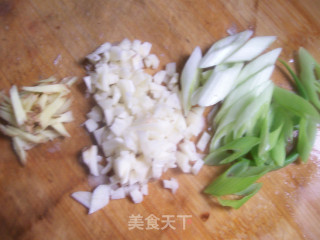 炖鲢鱼的做法步骤：2