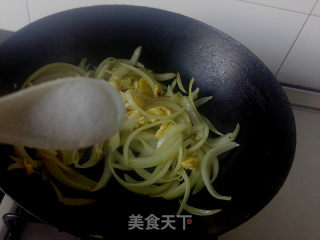 洋葱炒蛋的做法步骤：4