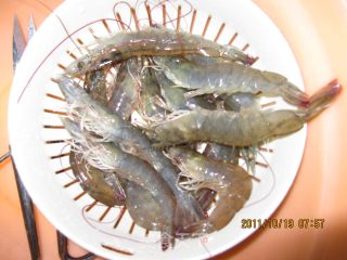 片蒸基围虾的做法步骤：1
