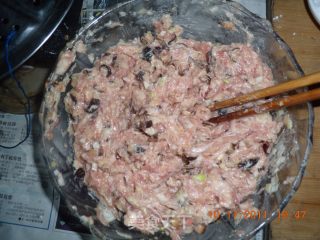 香菇鲜肉蒸包的做法步骤：3
