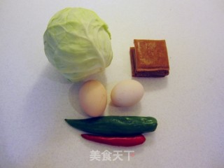 豆腐干炒包菜的做法步骤：1