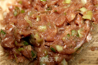 鲜肉馄饨的做法步骤：1