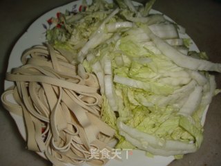 大白菜烩千张的做法步骤：1