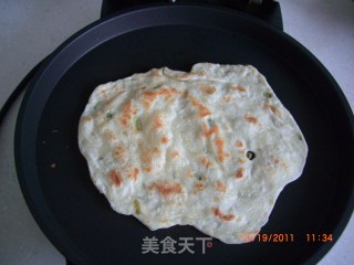 自制大连特色美食——煎饼果子的做法步骤：1