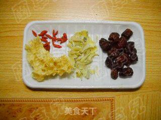 红枣百合银耳羹的做法步骤：1