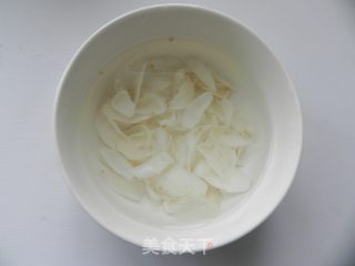 清新爽口菜--西芹百合的做法步骤：3