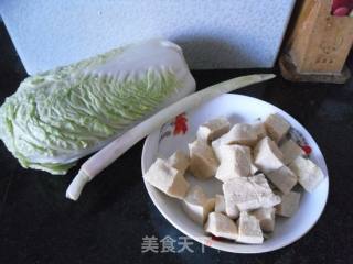 白菜炖冻豆腐的做法步骤：1