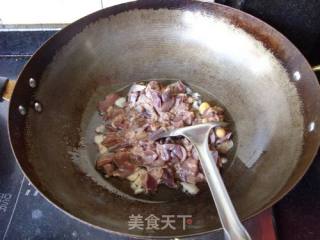 酸甜辣咸给力菜----------------酸豆角鸡杂的做法步骤：5