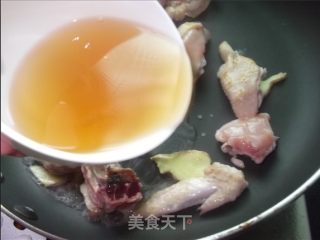 秋冬暖身 月子鸡酒的做法步骤：4